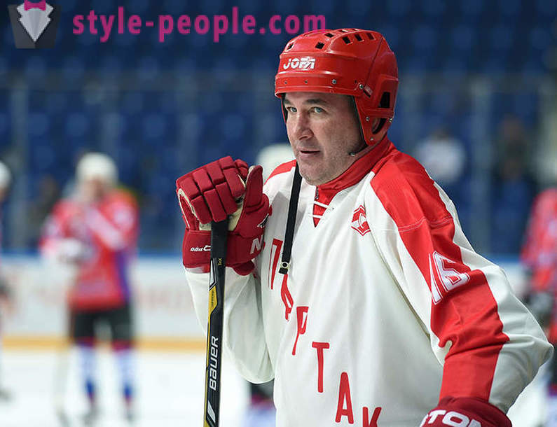 Aleksander Koževnikov, hokejist: biografija, družina, športni dosežki
