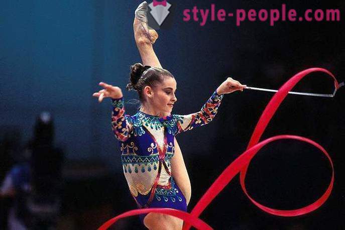 Julia Barsukov: pregleduje School of ritmični gimnastiki olimpijski prvak