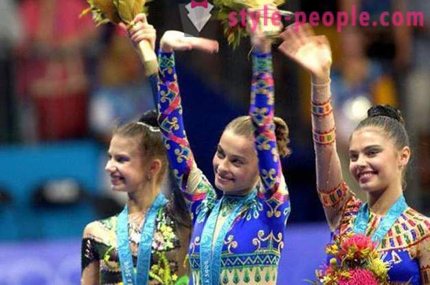 Julia Barsukov: pregleduje School of ritmični gimnastiki olimpijski prvak