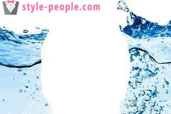 6 trikov, ki vam bo pomagal piti več vode vsak dan