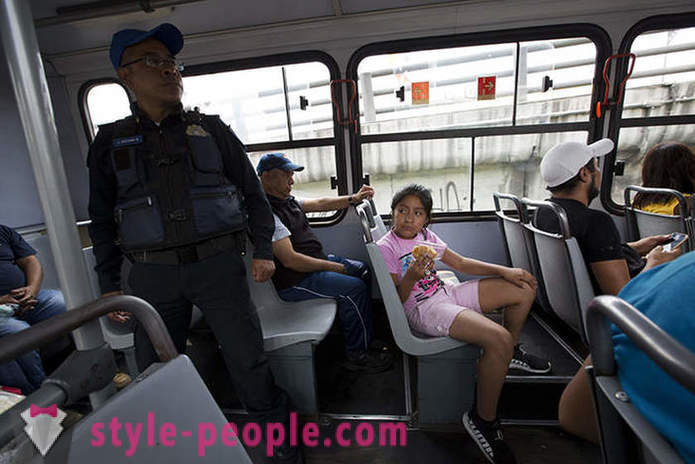 Zakaj Mexico City prebivalci kupiti lutke mobilne telefone