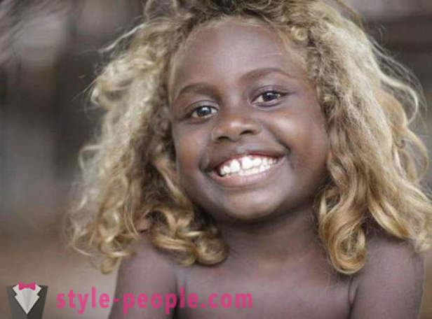Zgodba o črnih prebivalcev Malezijo z blond lasmi