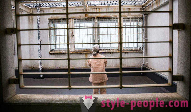 Starejši japonski ljudje lokalni zapor
