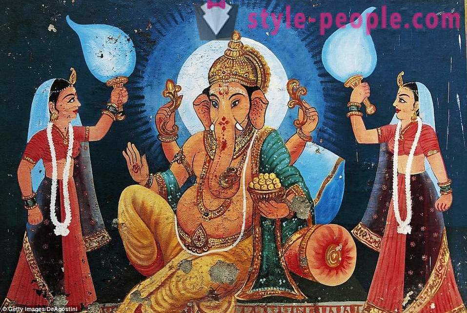 Indijski Vas častili fant z deformirano glavo kot boga Ganesha