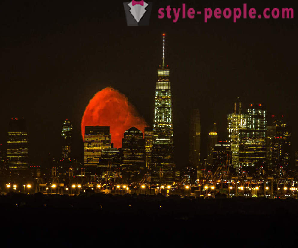 Bloody Moon Manhattan