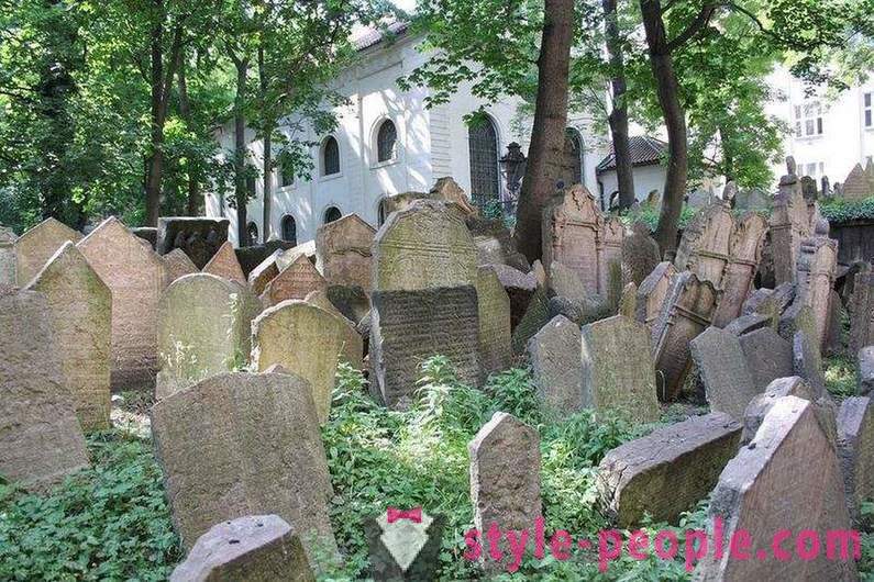 Večplastni judovsko pokopališče v Pragi