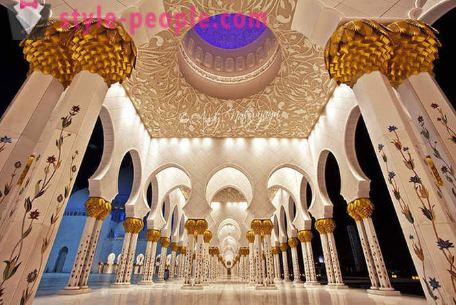 Sheikh Zayed Mosque - glavni izložba neizmerno bogastvo emirata Abu Dhabi