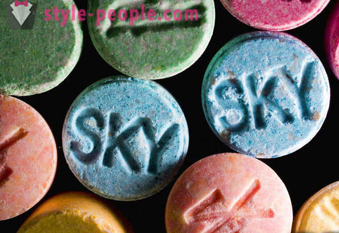 To je 9 najbolj priljubljenih škodljive snovi, vključno z alkoholom, LSD in kofeina storiti z možgani