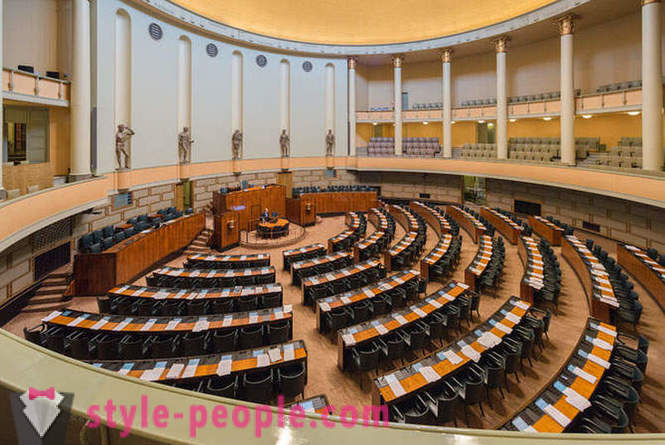 Tour finskega parlamenta z dne