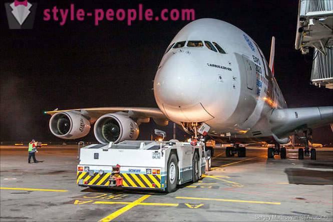 Kako služijo največje potniško letalo na Domodedovo