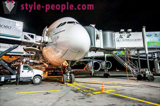 Kako služijo največje potniško letalo na Domodedovo