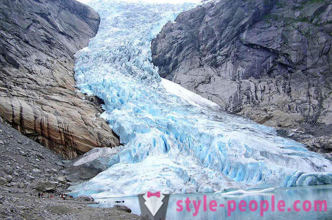 Neverjetno ledenih gorah