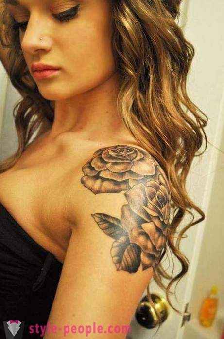 Lepa tetovaža za dekleta na ramo