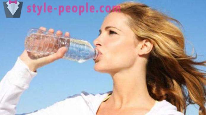 Ali lahko pijem vodo med vadbo v telovadnici?