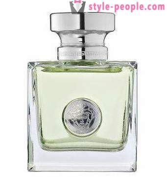 Bogat izbor parfumov takšnih znanih blagovnih znamk, kot 