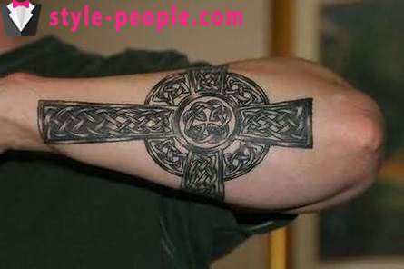 Cross tatoo na roko. njegova vrednost