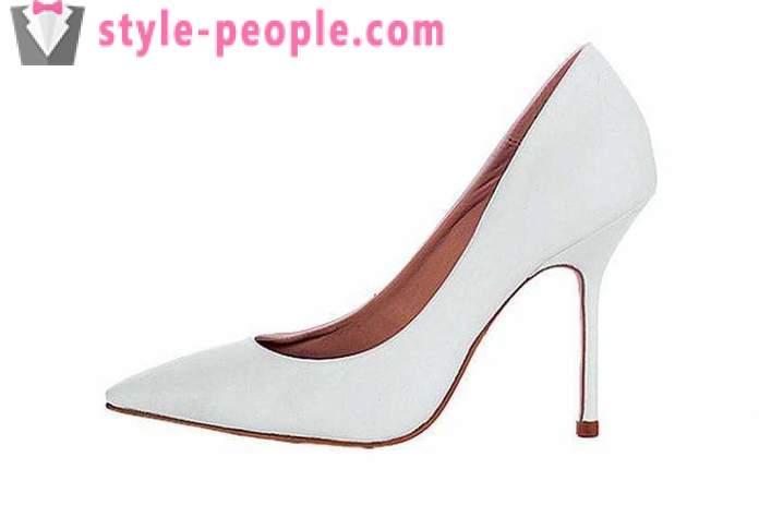 Beli čevlji za fashionistas