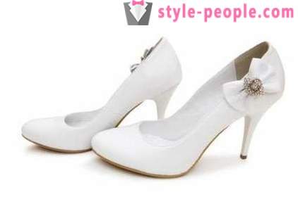 Beli čevlji za fashionistas