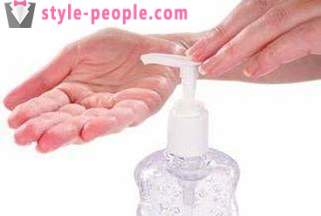 Razkužilo za roke - učinkovito zaščito pred mikrobi in nežno nego kože