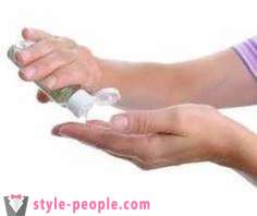 Razkužilo za roke - učinkovito zaščito pred mikrobi in nežno nego kože
